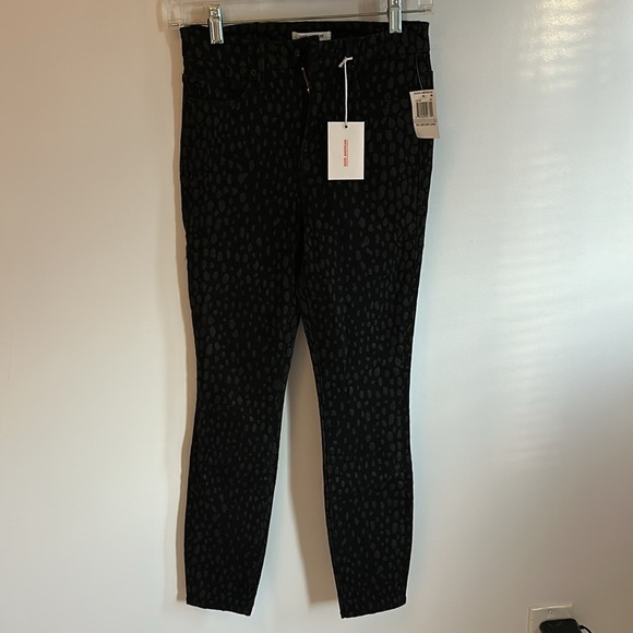 Good American Good Legs Crop Black Leopard - Picture 3 of 9